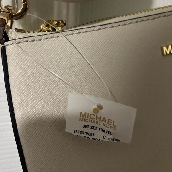BMWT- Michael Kors Jet Set Tech Crossbody Bag in Saffiano Leather - light cream - Picture 11 of 11